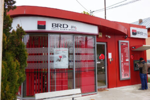 Agentia BRD Racari la 5 minute de Ansamblul Intrarea cu Tei BRD Racari agency