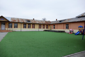 Gradinita Racari la 5 minute de Ansamblul Intrarea cu Tei Racari kindergarten